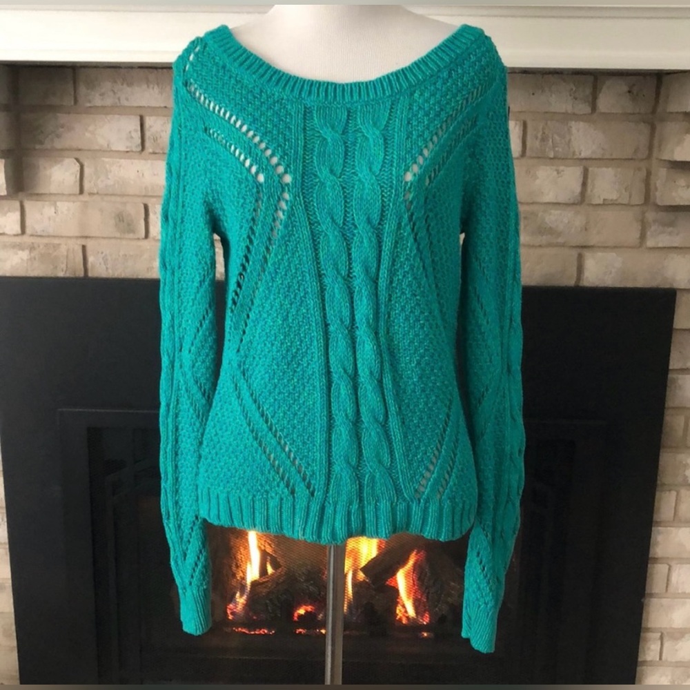 Women's American Eagle Outfitters Green
Crotchet Sweater size Medium
